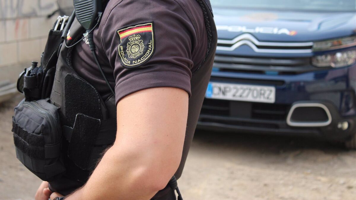 Herido accidentalmente un policía nacional al manipular su propia arma durante un servicio