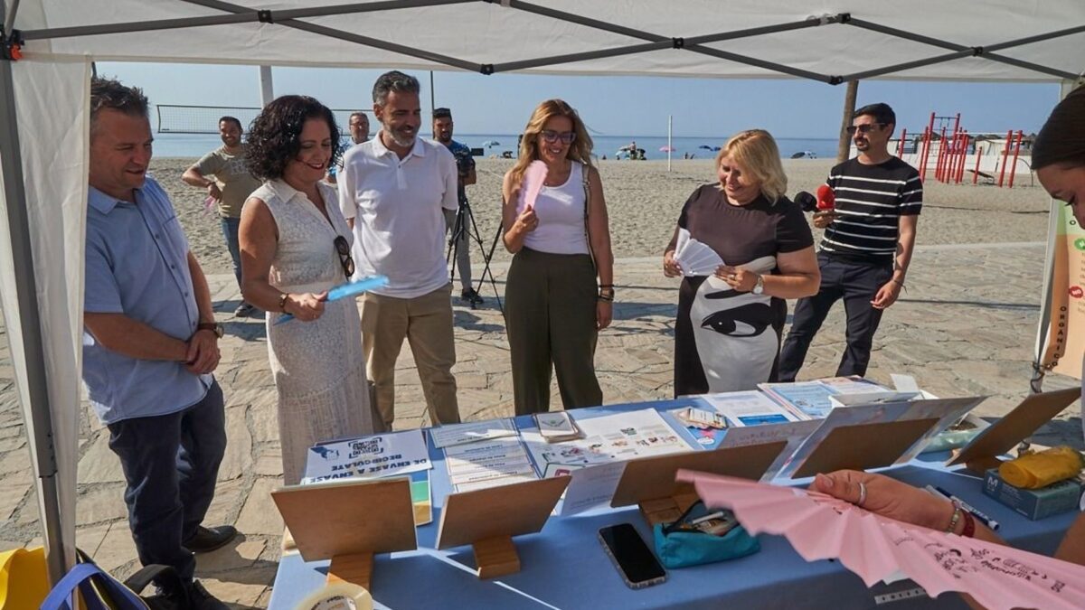 La Diputación inicia en Nerja la campaña de reciclaje en playas y amplía el foco a los vapeadores