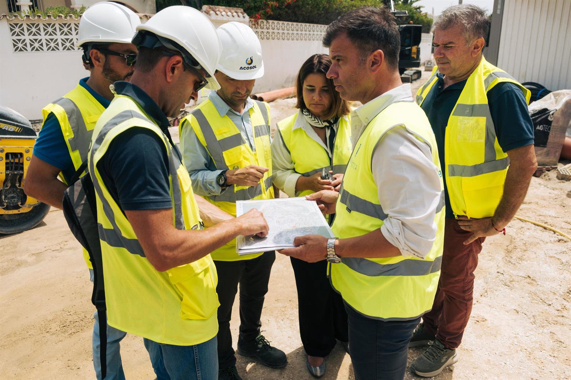 La obra de saneamiento y abastecimiento reglados en urbanización marbellí Costabella llega al 85% de ejecución