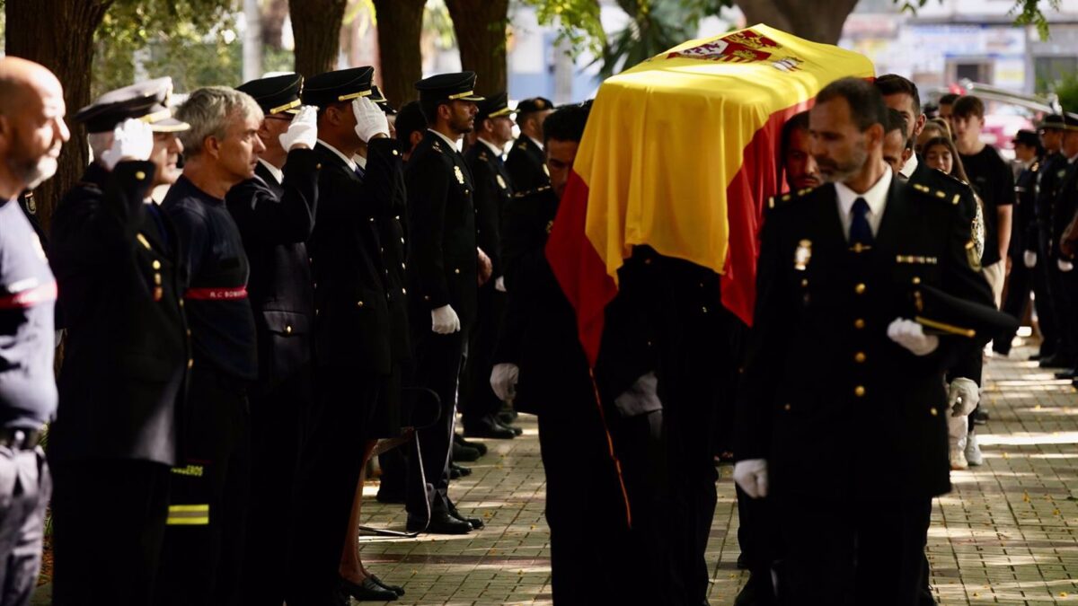 Policía Nacional despide a subinspector fallecido tras colisión con atracadores y le impone la Cruz al Mérito