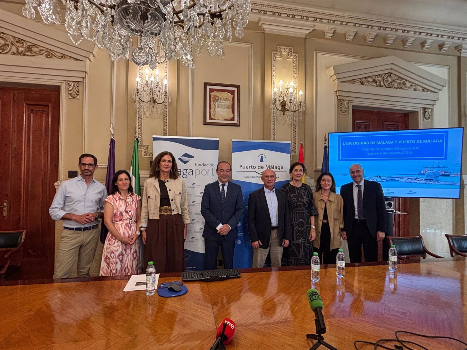 Puerto de Málaga y UMA presentan estudio que sitúa Málaga como destino de cruceros altamente valorado