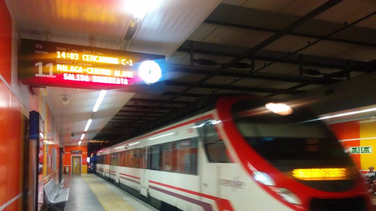 Suspensión de la circulación de Cercanías esta tarde para desarrollar trabajos tras descarrilar un tren vacío