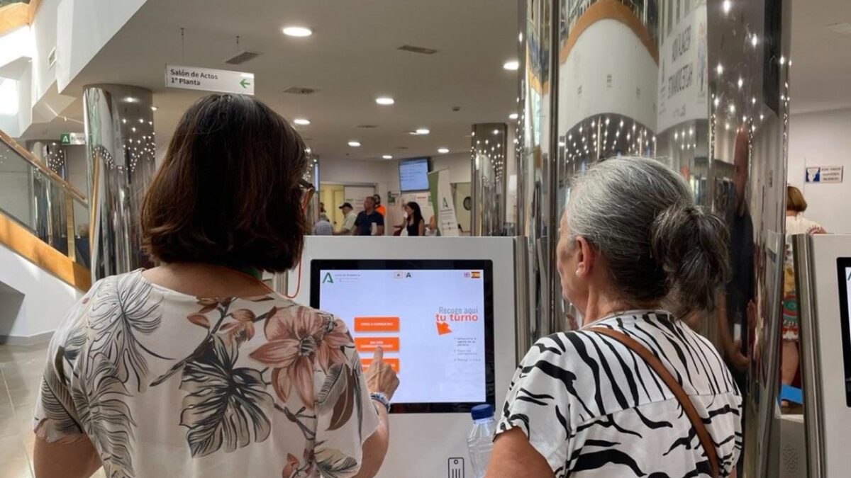Alrededor de un millar de usuarios se benefician diariamente de nuevo gestor de turnos SAS en Hospital Clínico
