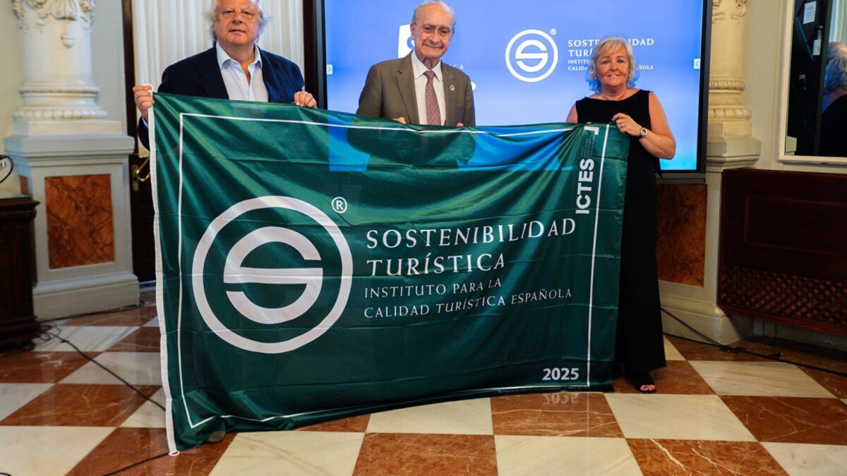 De la Torre recibe certificaciones de Q de Calidad y S de Sostenibilidad de las playas de la ciudad