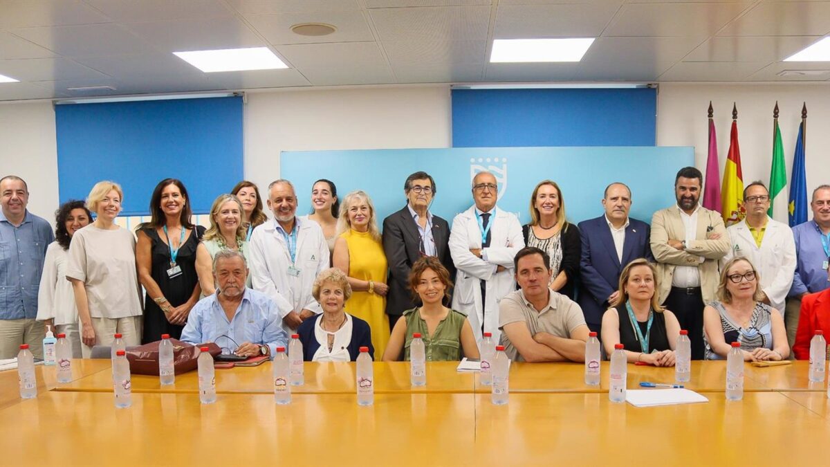 El Hospital Regional se reúne con el Cuerpo Consular para mejorar la atención a pacientes extranjeros