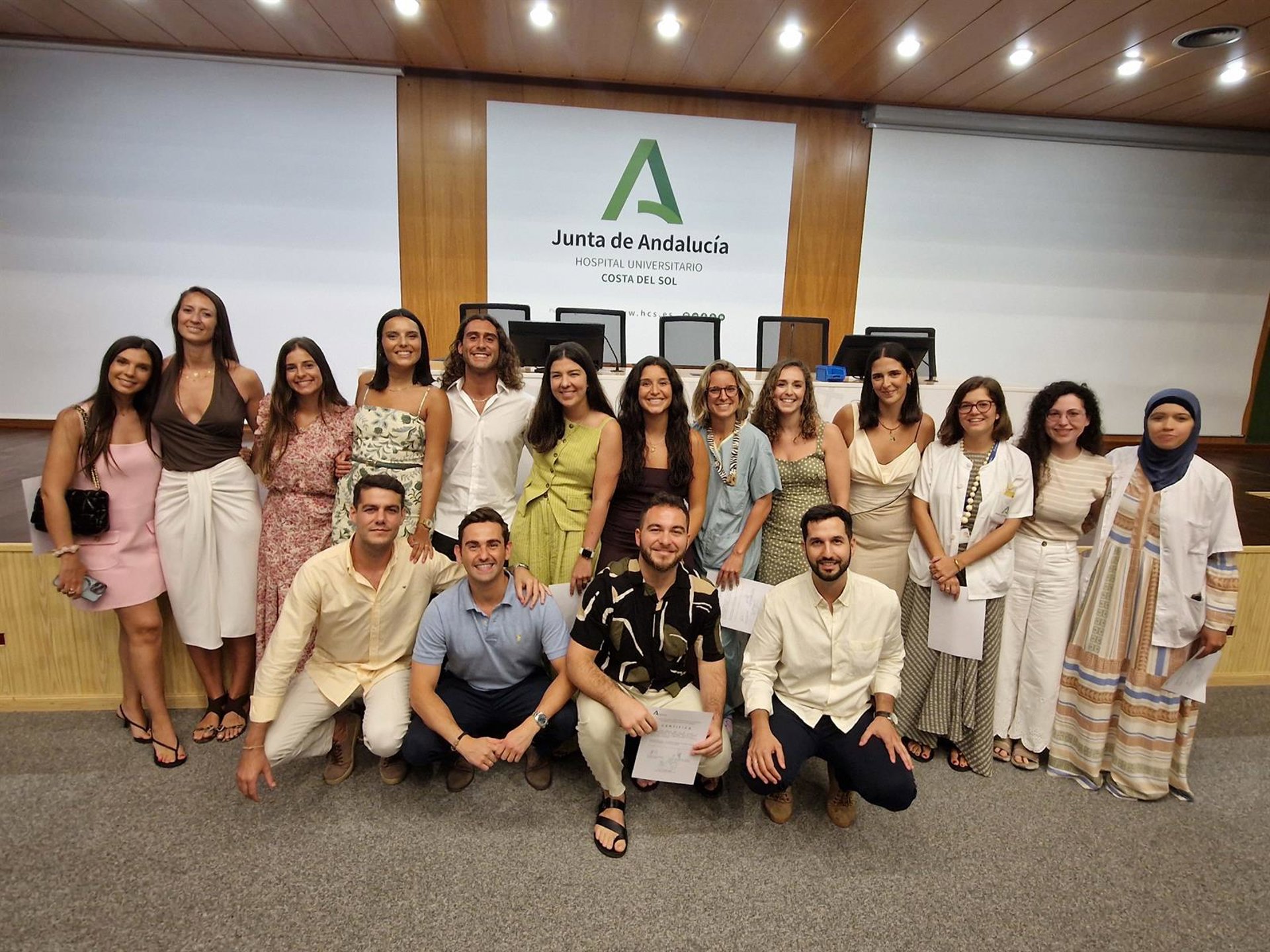 Hospital y Distrito Costa del Sol homenajean a los especialistas internos residentes que finalizan su formación