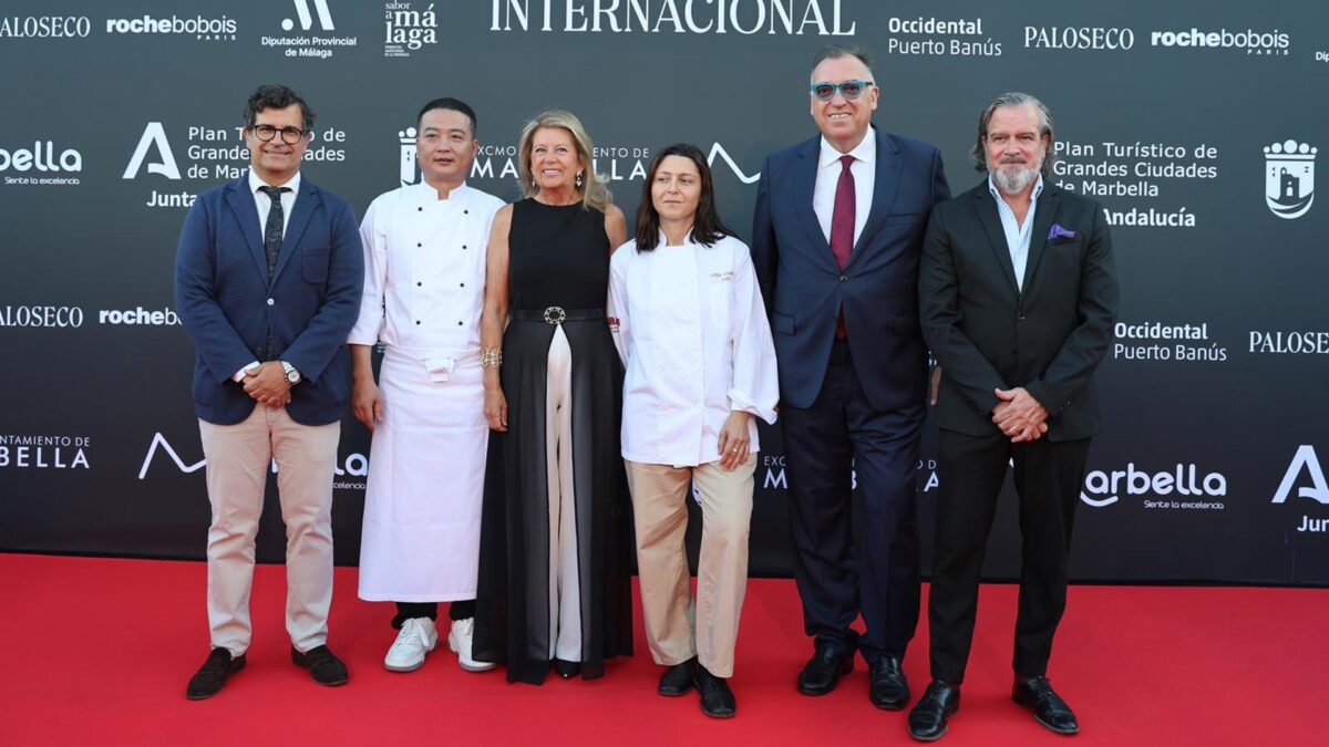 La alcaldesa destaca que Marbella es de "experiencias únicas" en la gala de gastronomía en Puerto Banús