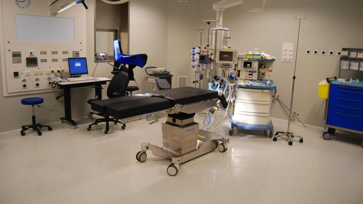 La realidad virtual de una 'startup' malagueña permite una tutorización robótica pionera entre dos hospitales