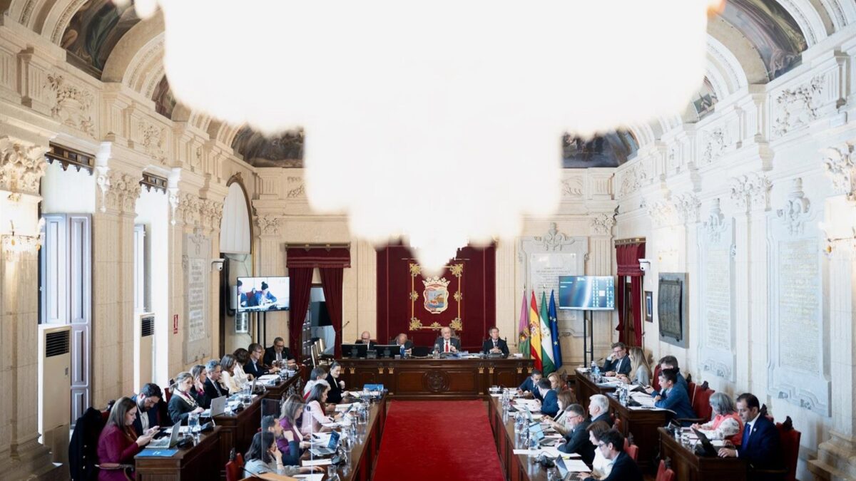 La vivienda, el rechazo a los 'minipisos' y el Día del Orgullo Lgtbi centran el pleno del Ayuntamiento