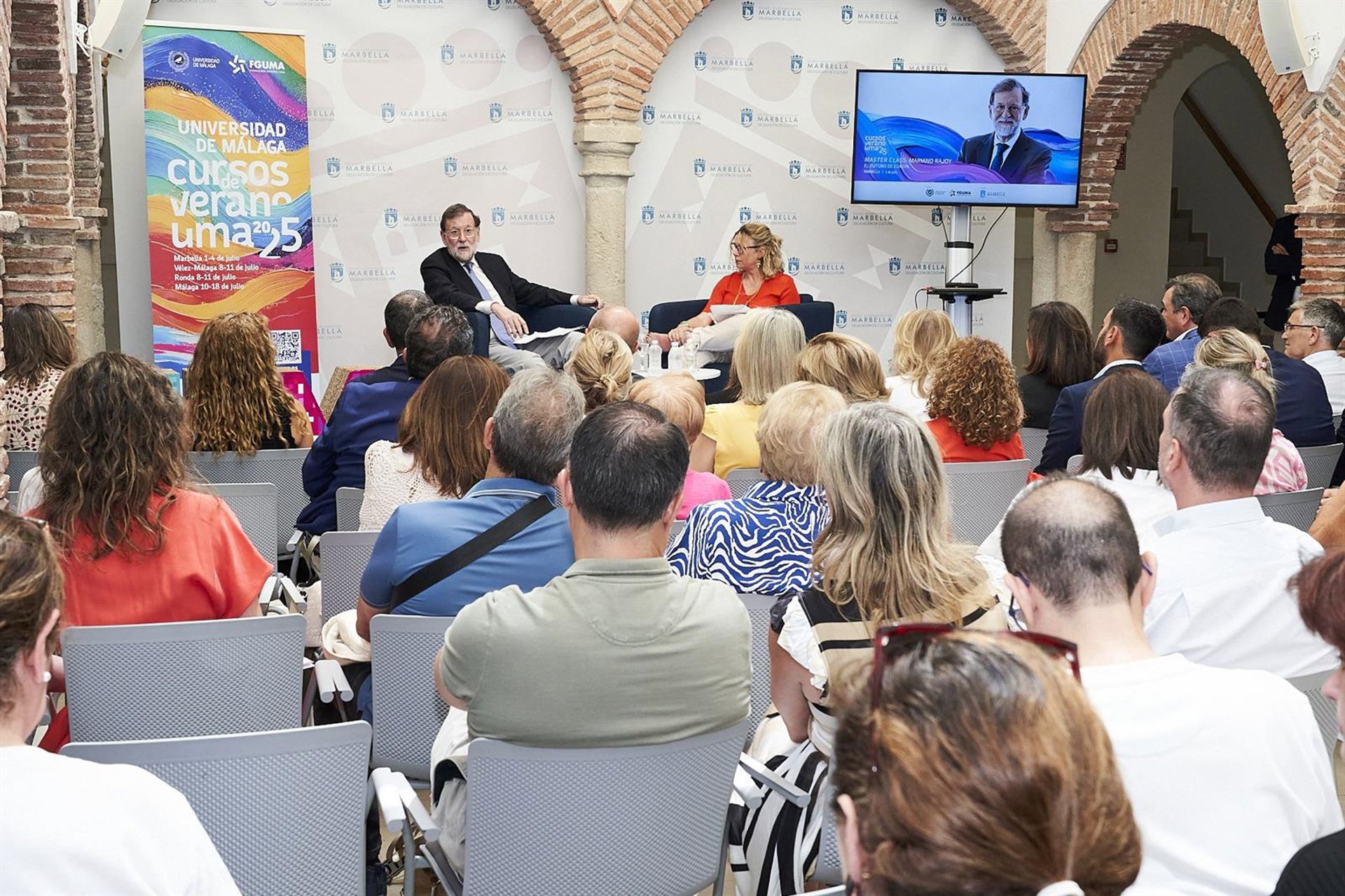 Rajoy destaca a UE como "espacio de paz" en una ponencia sobre el futuro de la democracia en los cursos de UMA