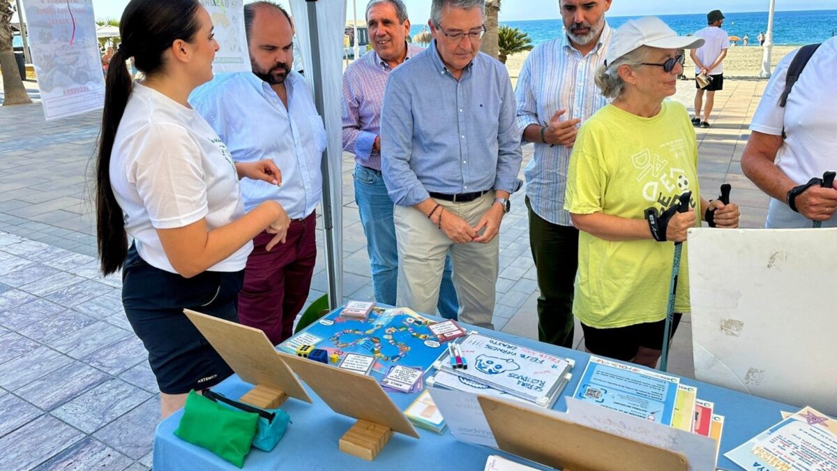 Rincón acoge una campaña con talleres para fomentar el reciclaje de envases y proteger el litoral
