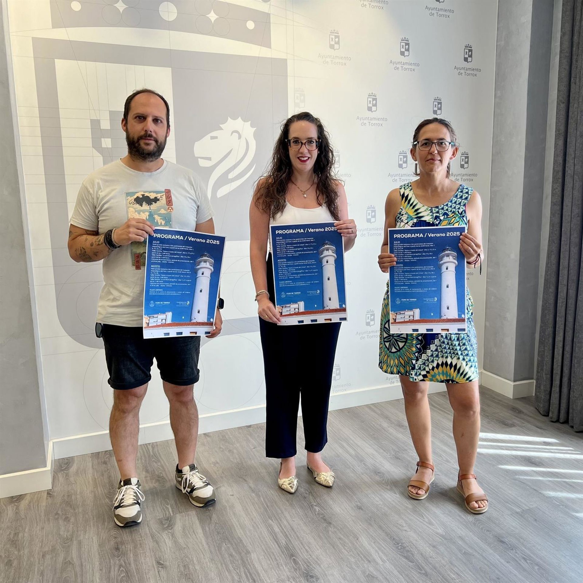 Torrox activa su programa de verano en el Faro con visitas nocturnas, talleres familiares y concursos culturales