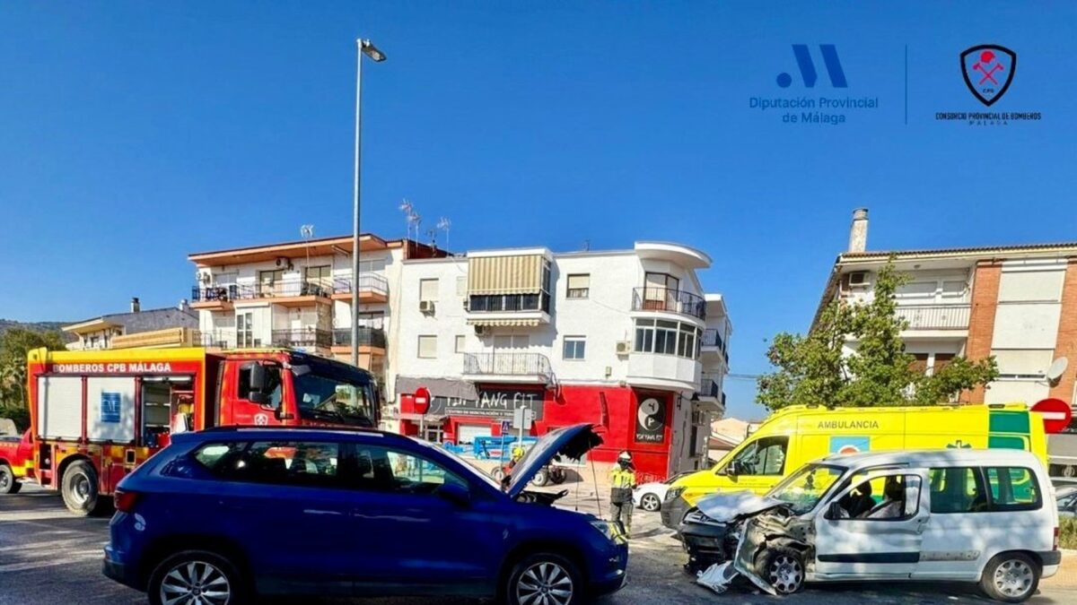 Tres heridos, uno excarcelado, tras una colisión frontal entre dos vehículos en Cártama