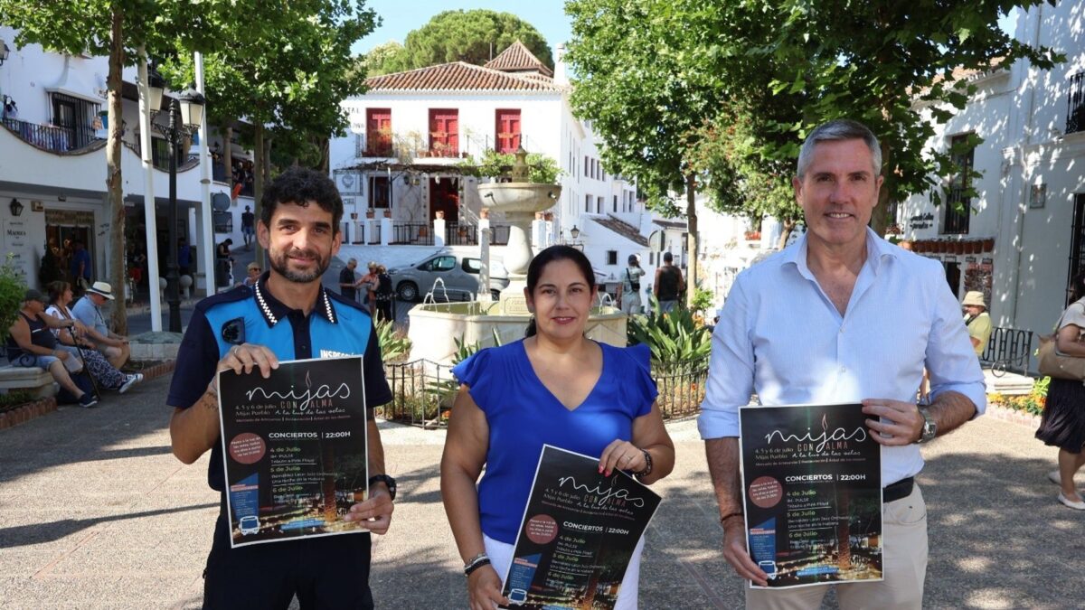 Unas 15.000 velas iluminan el festival de música, artesanía y gastronomía 'Mijas con alma' este fin de semana