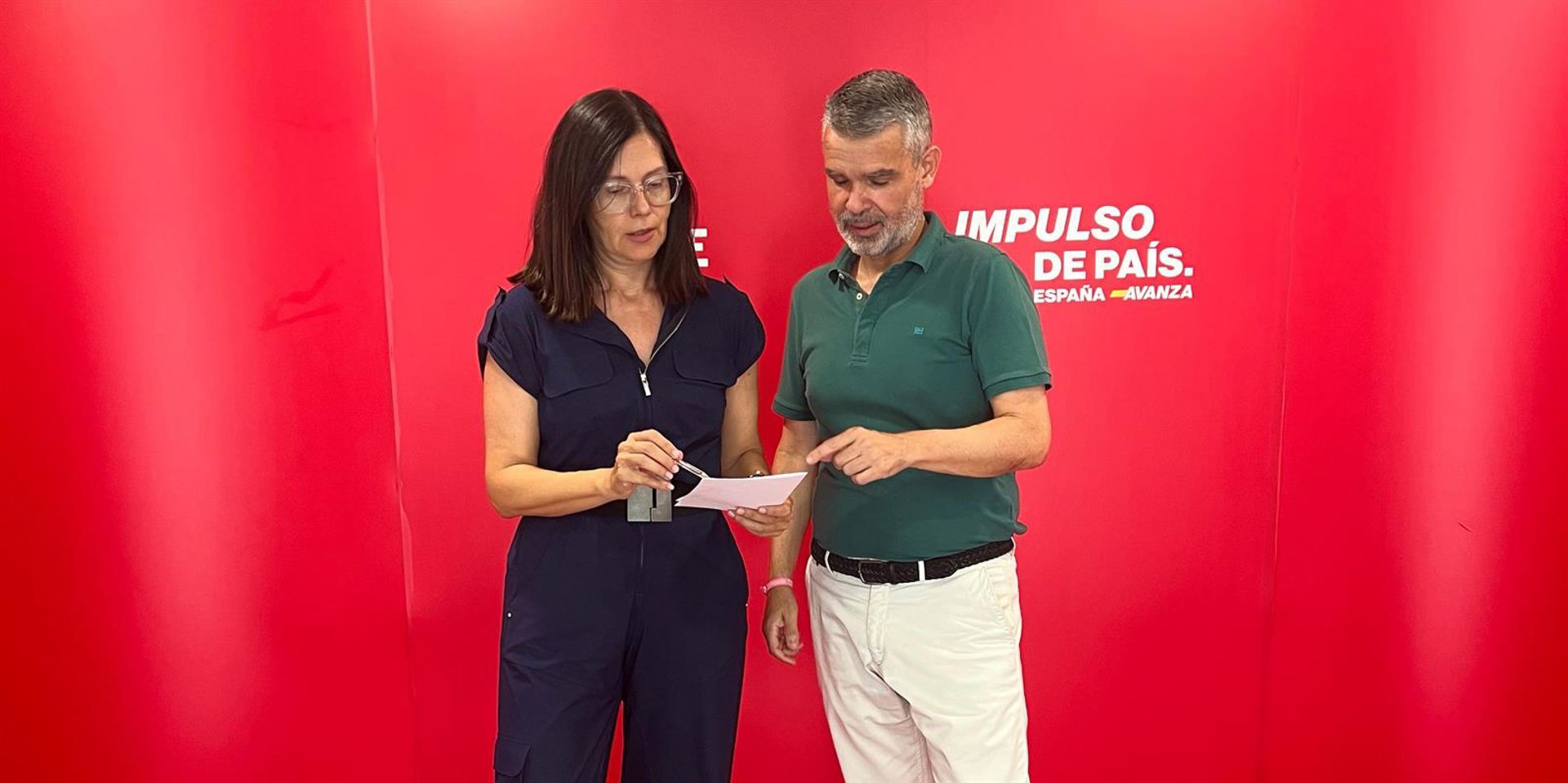 El PSOE pide a Navarro que "trabaje como delegada de la Junta por la sanidad y la educación públicas"