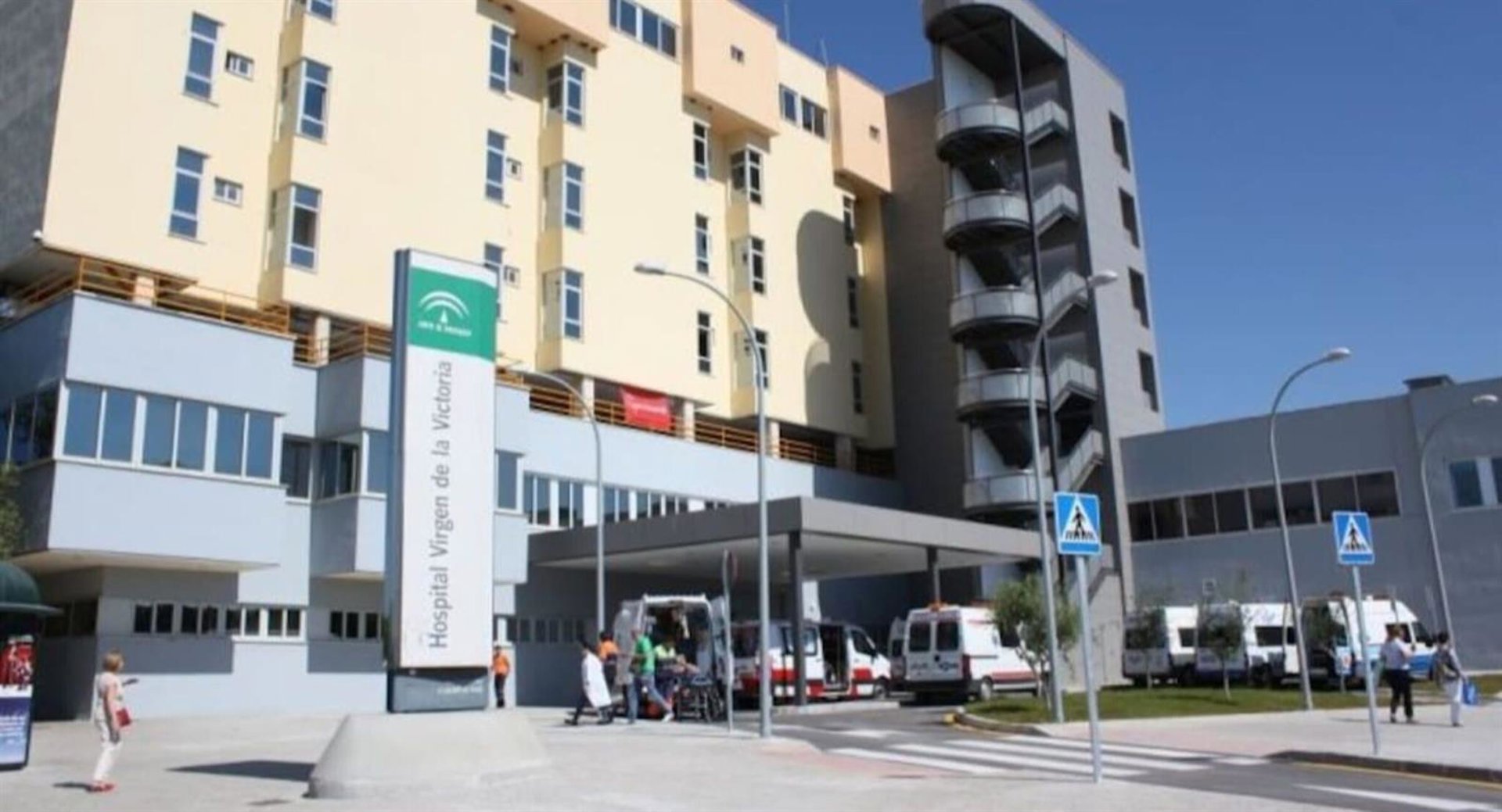 Herido tras quedar atrapado bajo una carretilla elevadora en Málaga