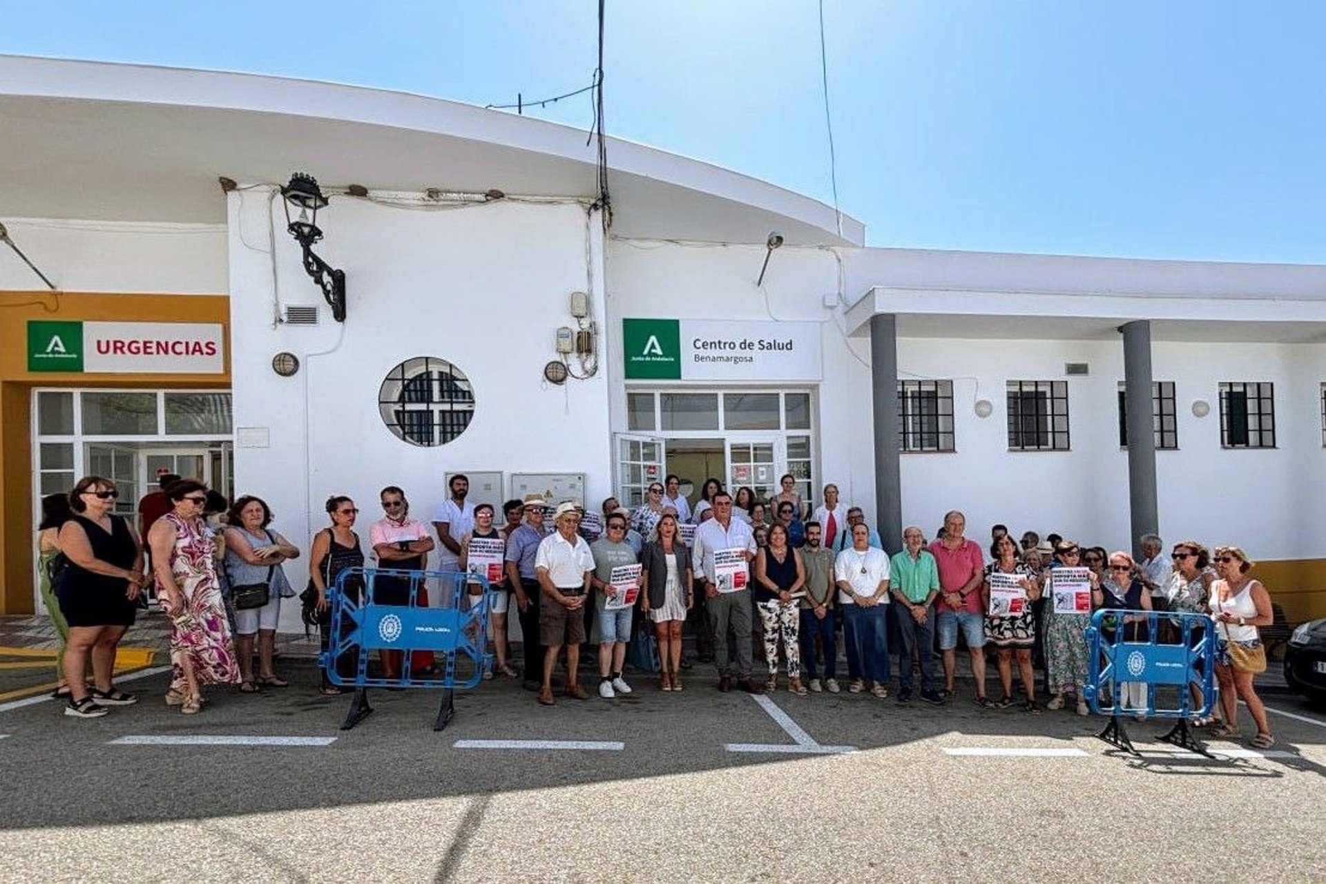 IU avanza en su campaña por la sanidad pública con una concentración en Benamargosa