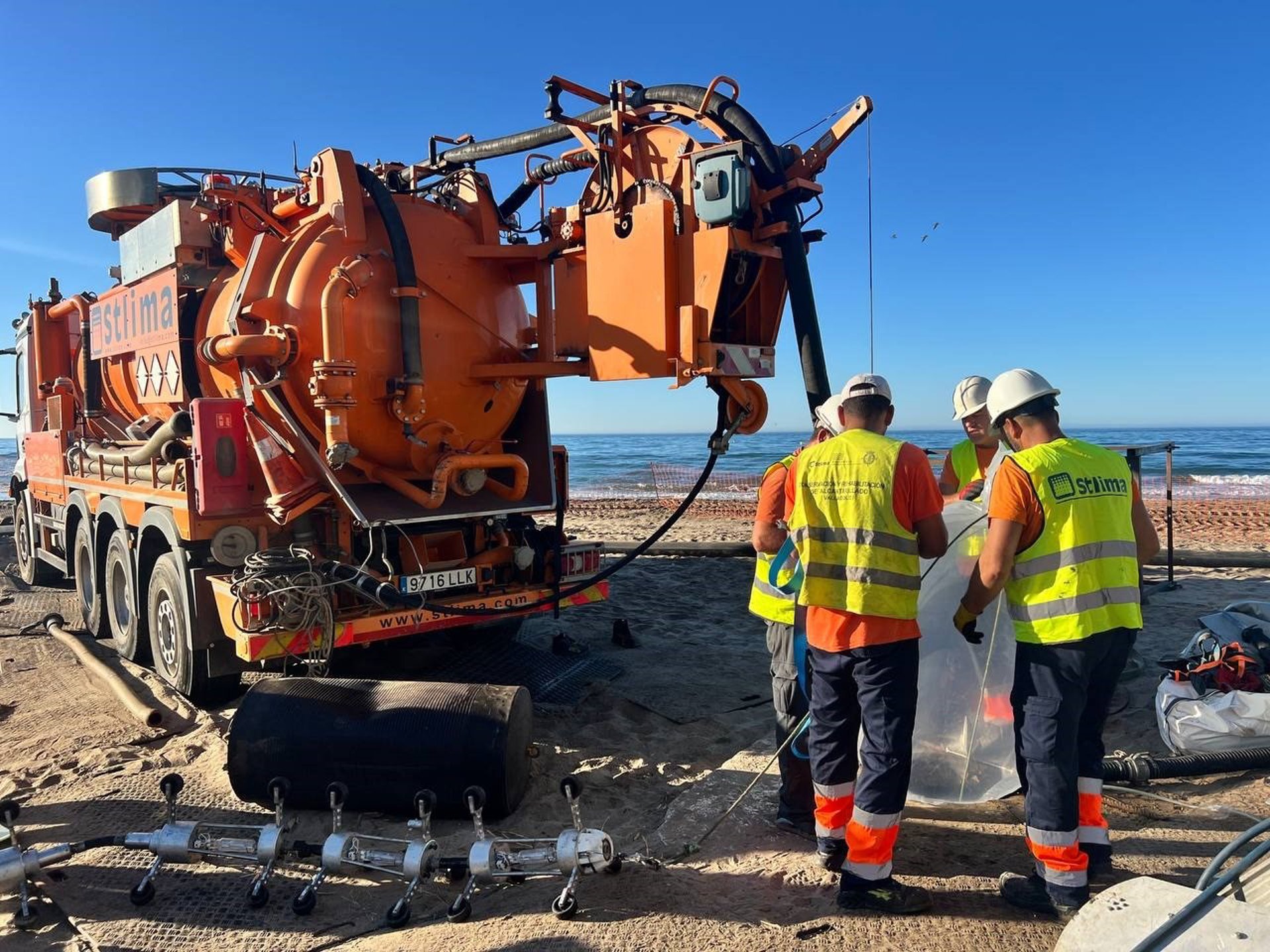 Acosol inicia los trabajos de rehabilitación de la red de saneamiento integral en Marbesa (Marbella)