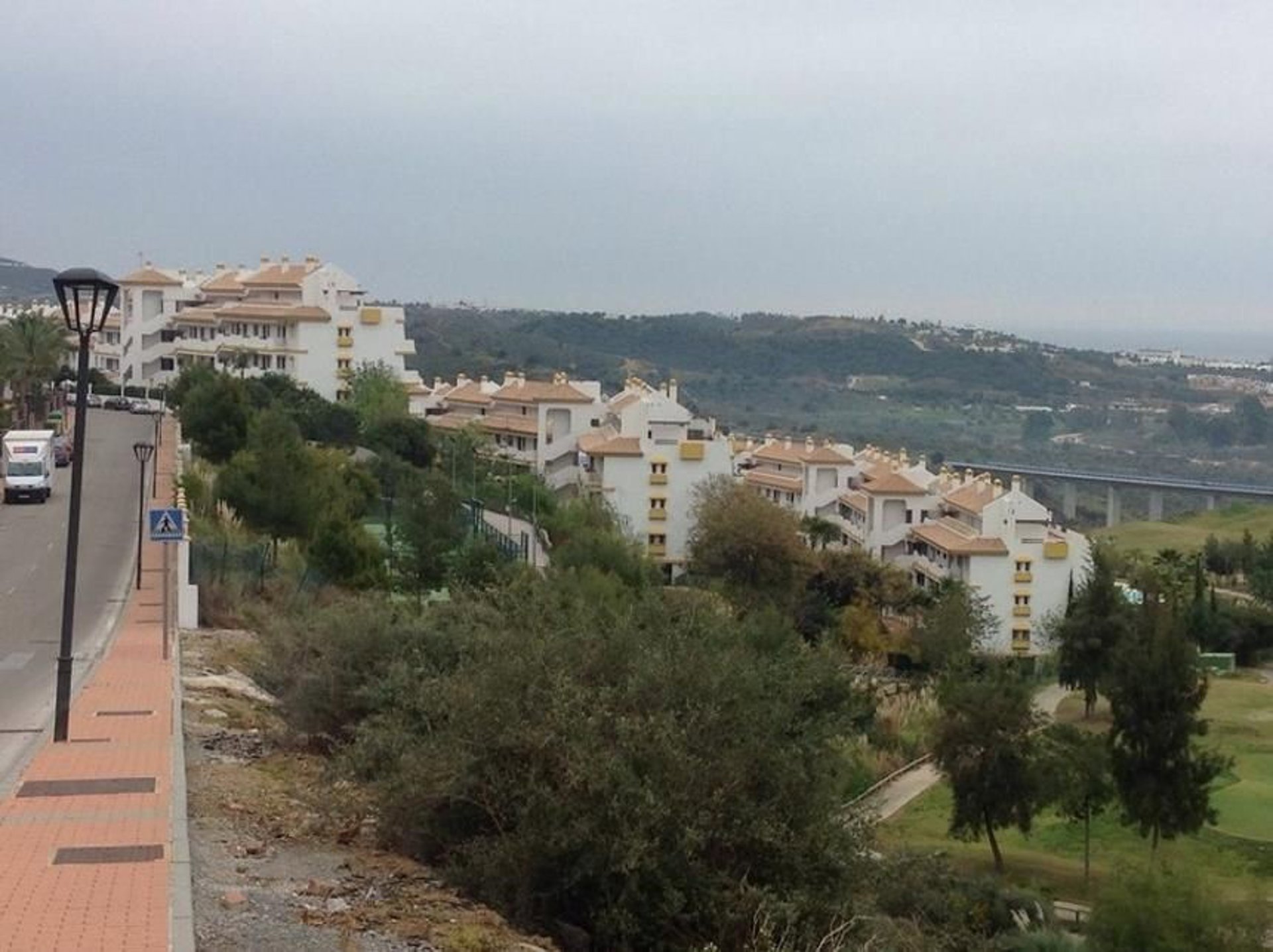 Detenido en Mijas por agredir en el cuello y amenazar de muerte a su expareja, con la que convivía