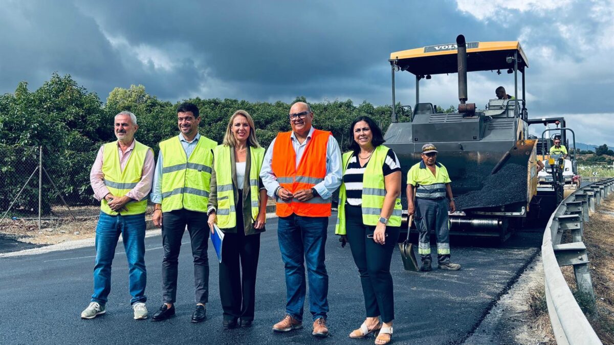 Diputación destina medio millón de euros al refuerzo del firme de la carretera entre Vélez-Málaga y Benamocarra