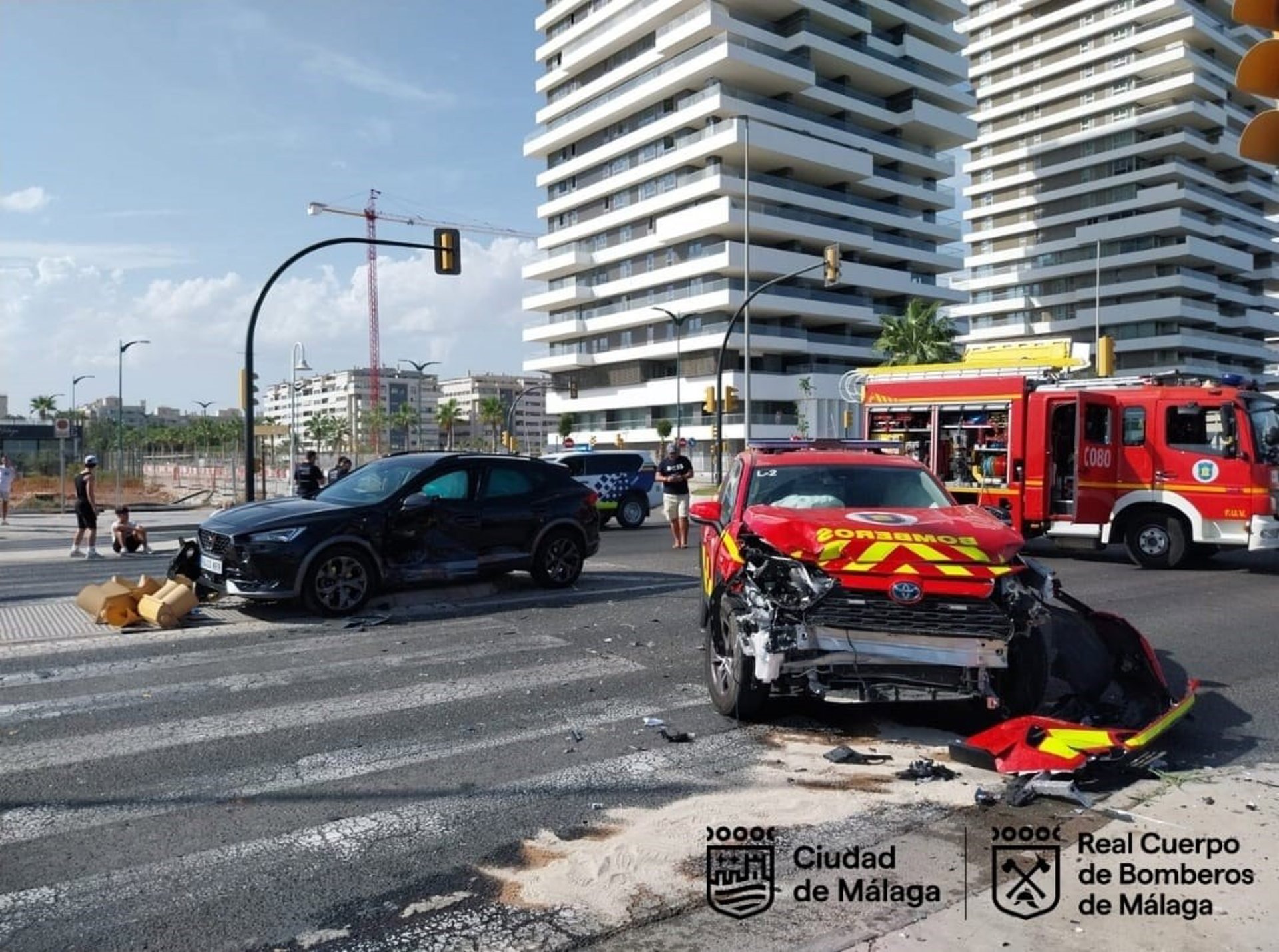 Herido el conductor de un vehículo de bomberos tras chocar con un turismo en la capital