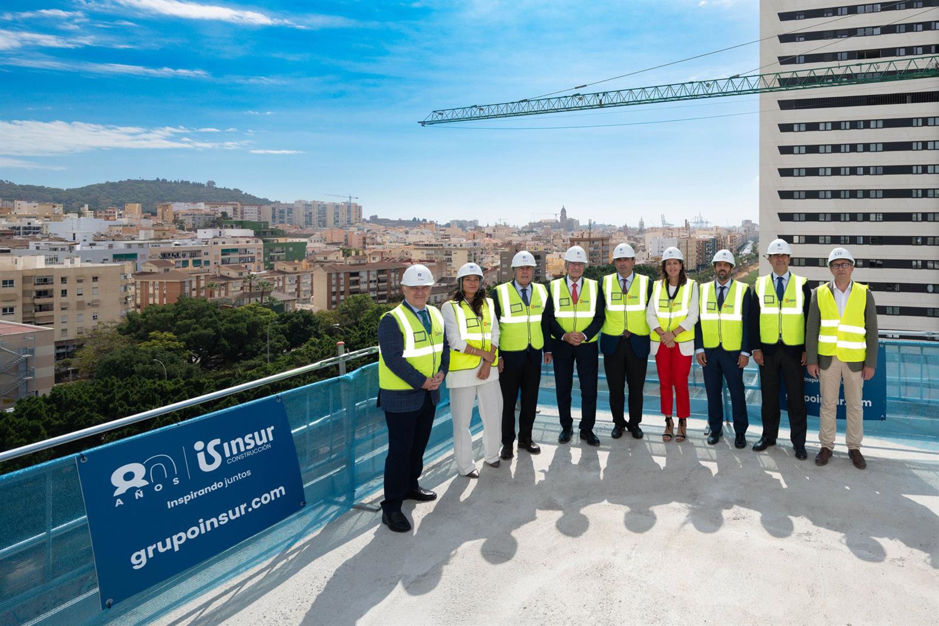 Insur consolida su apuesta por las oficinas en Málaga con la puesta de bandera del edificio 'Noa'