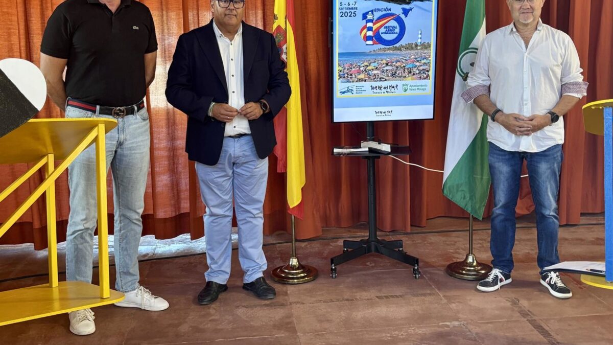 Las aeronaves "más espectaculares" surcarán el cielo de la costa de Vélez en el X Festival Aéreo Internacional