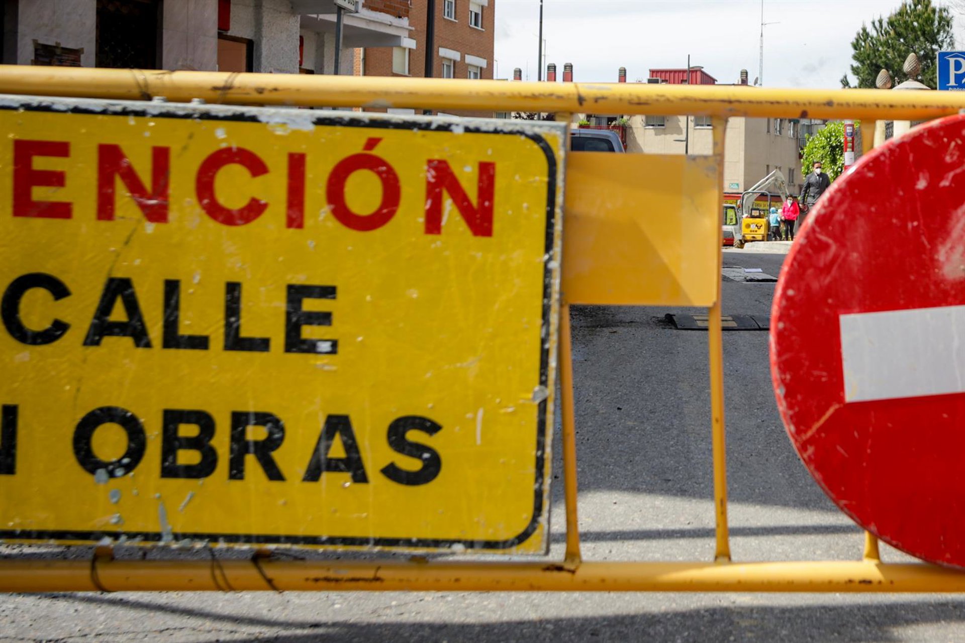Las obras del drenaje en Campanillas conllevan el corte temporal al tráfico de Adonis y Cristobalina Fernández