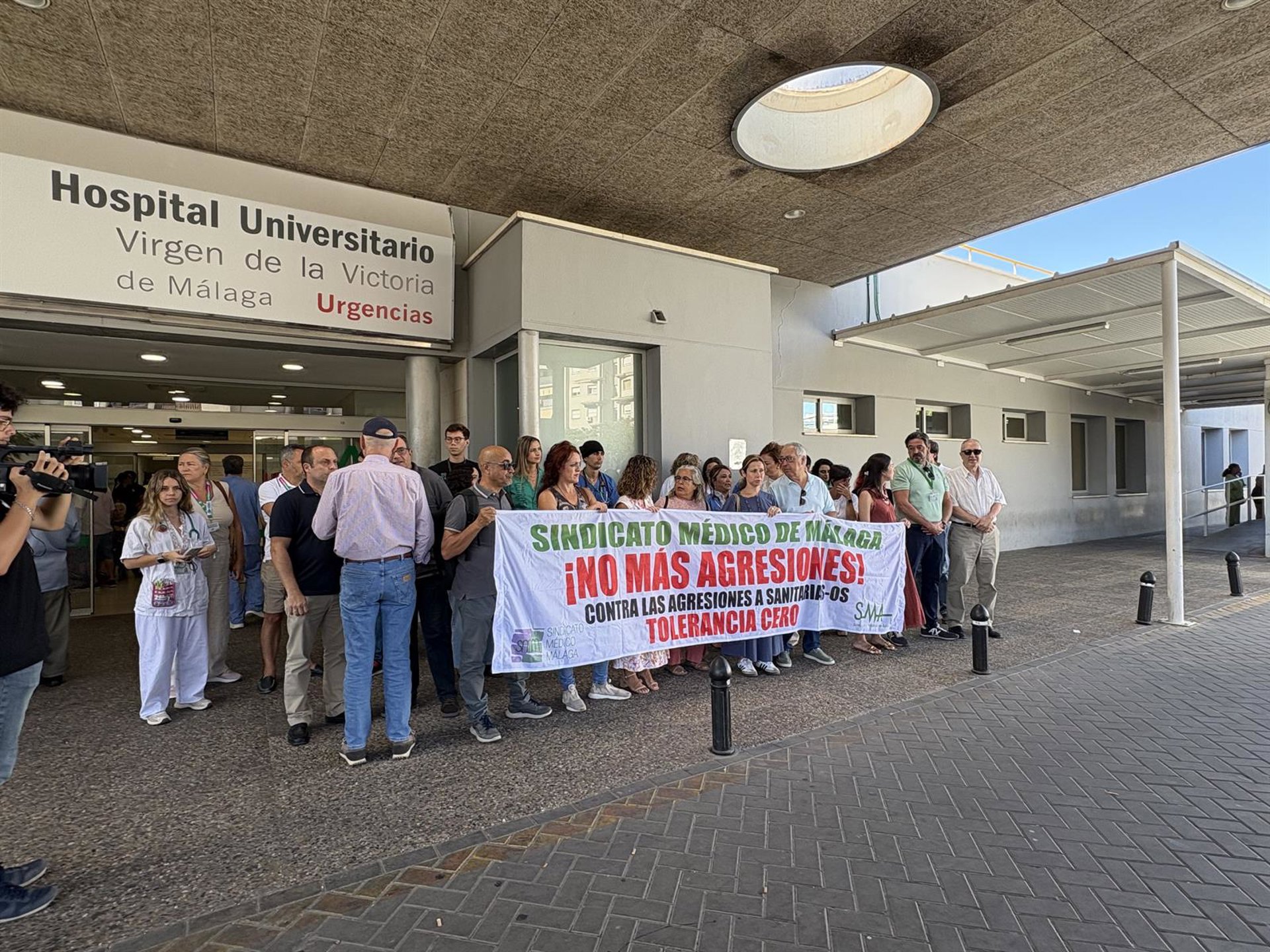 SMM se concentra contra la agresión con insultos y amenazas a una médica de urgencias del Clínico