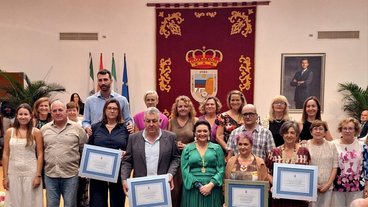 Torremolinos reconoce al CEI Madre Maravillas, Frutos, Aurelio Moreno y Valeriano Guerra en día de su autonomía