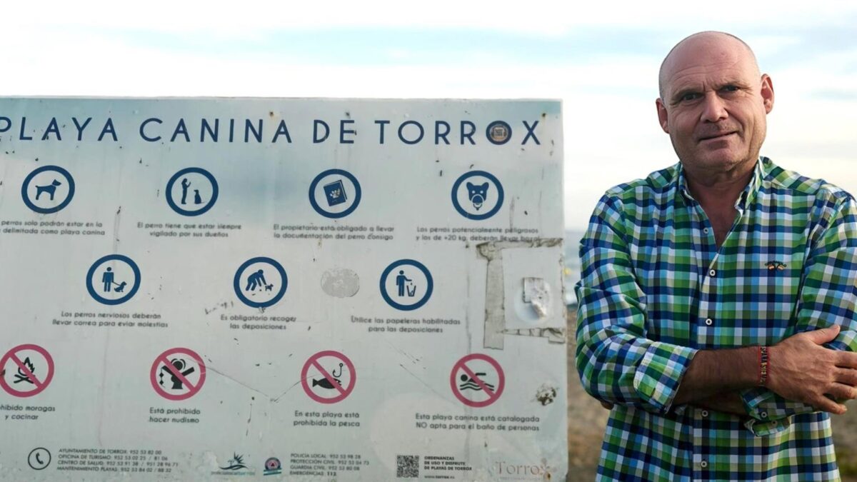Vox pide más sanciones para dueños de mascotas por la suciedad y la construcción de un parque canino en Torrox
