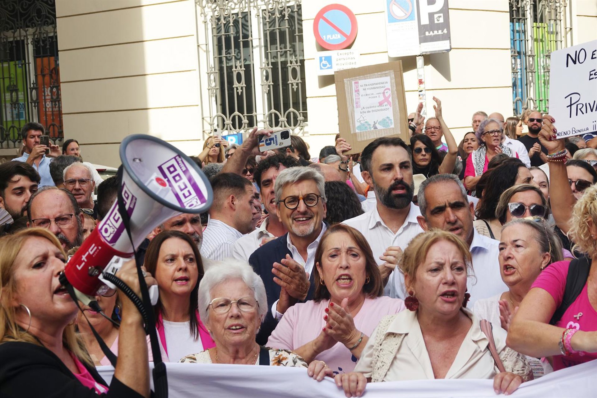 Aguilar (PSOE): "No puede seguir al frente de la Junta alguien que pone en riesgo la vida de mujeres andaluzas"