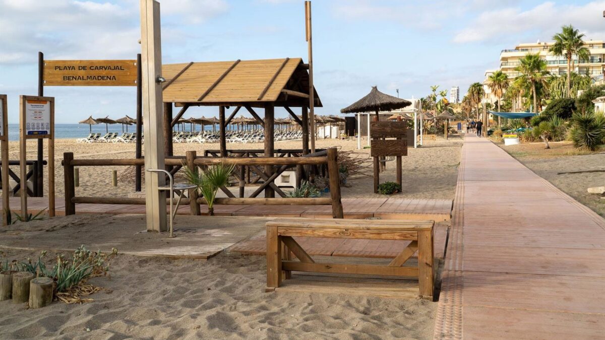 Benalmádena renueva la imagen y servicios del entorno de la playa de Carvajal