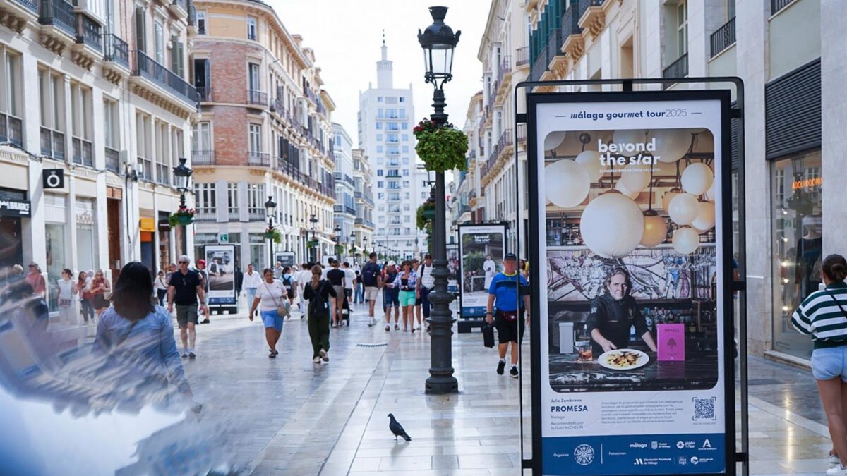 Calle Larios acoge la exposición 'Beyond the Star' dentro de las actividades del programa 'Málaga Gourmet Tour'