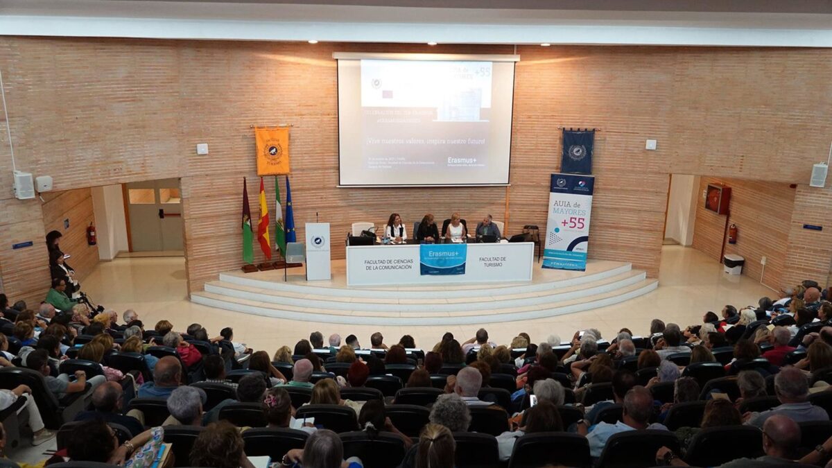 El Aula de Mayores expone y celebra su programa Erasmus+
