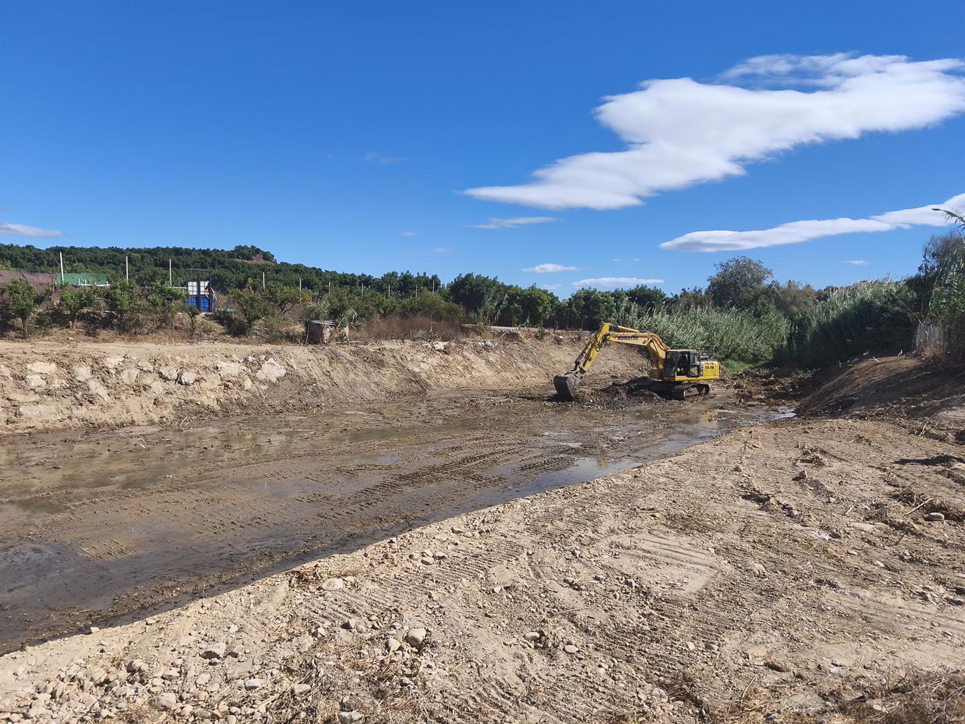 El Ayuntamiento de Alhaurín de la Torre refuerza la limpieza de los cauces de cara a la época de lluvias