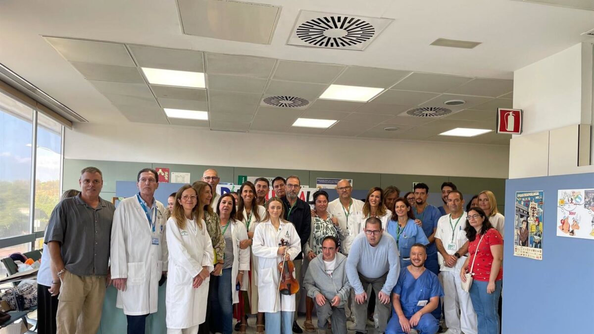 El Hospital Clínico de Málaga celebra el día de la Salud Mental con pacientes y profesionales
