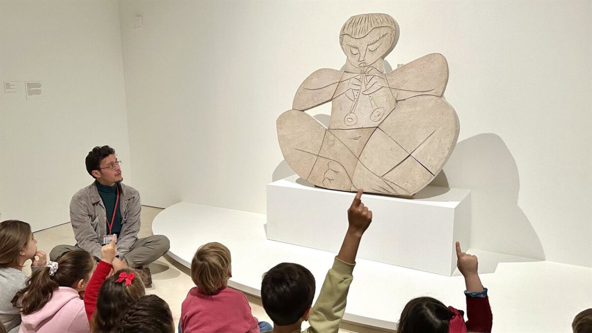 El Museo Picasso alberga este fin de semana el taller para familias 'Del papel al yeso'