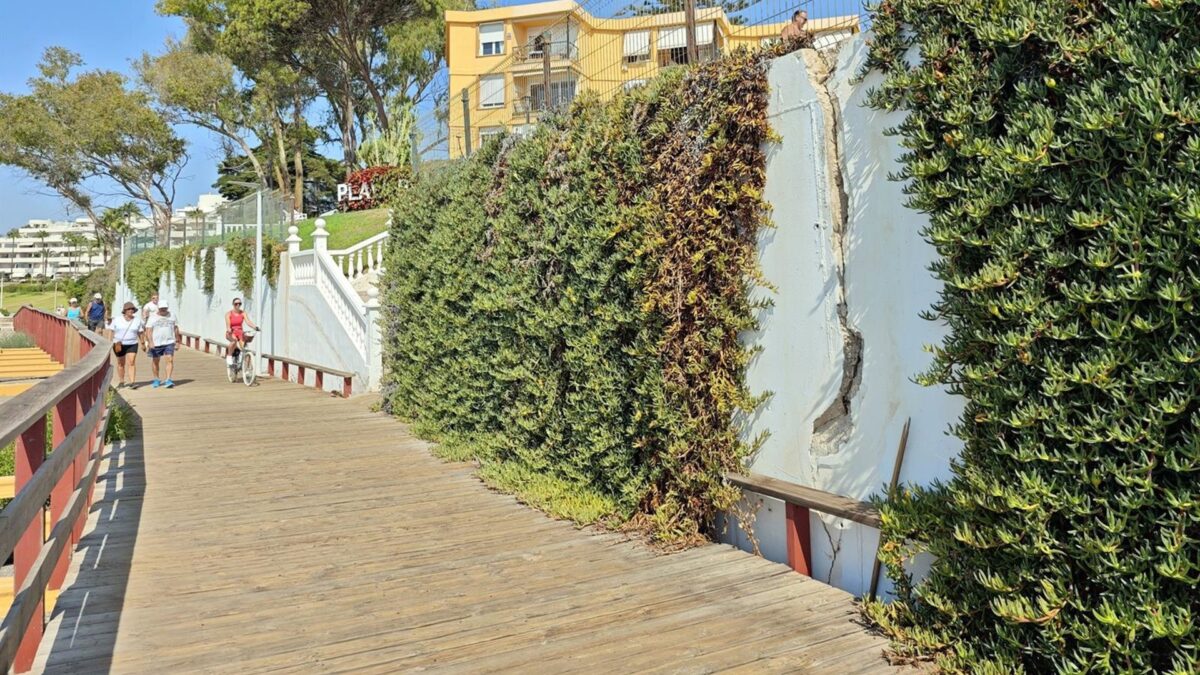 Estepona adjudica obras para estabilizar el muro del corredor litoral en playa Bella afectado por los temporales