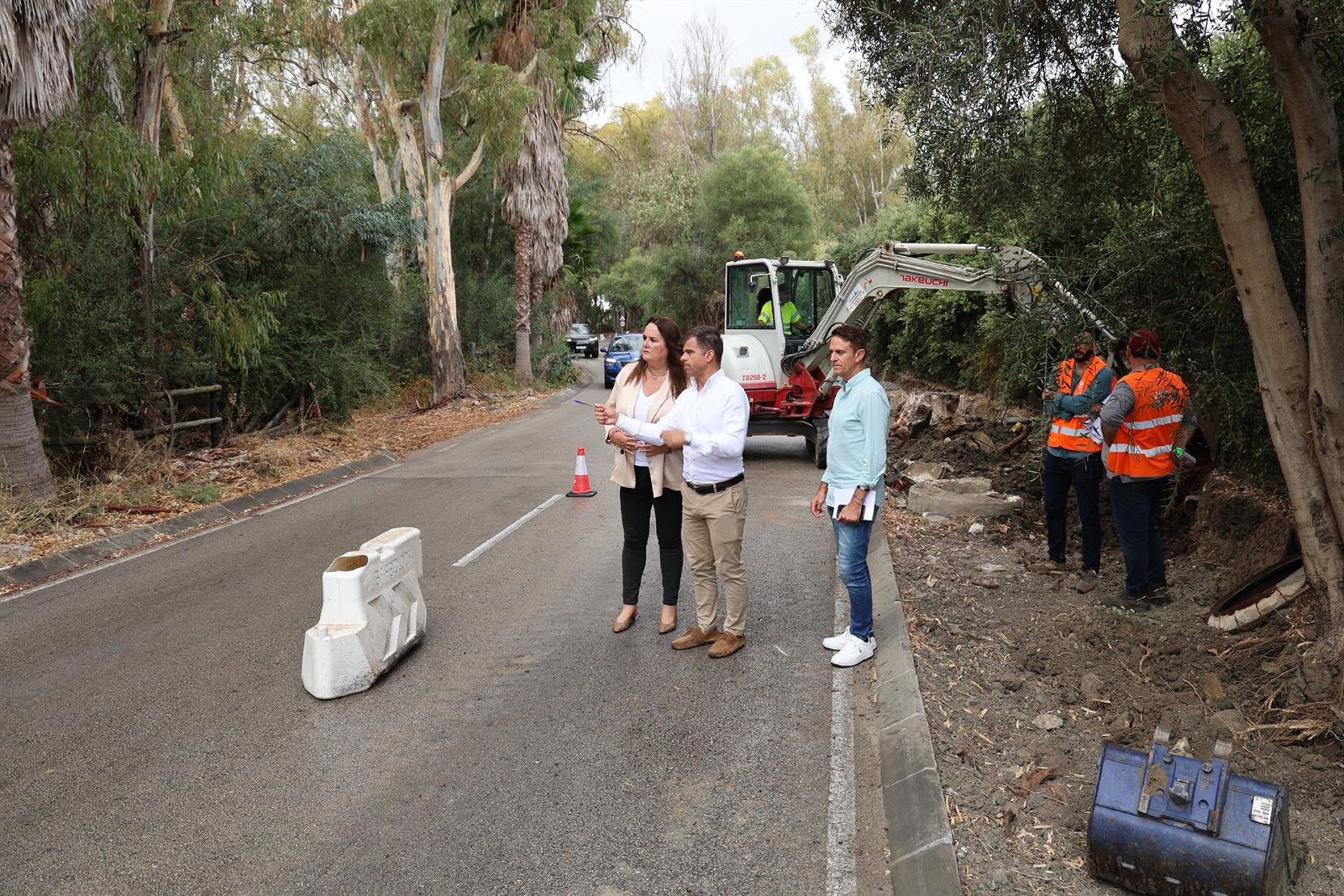 Marbella realiza obras para dotar de acerado y canalizaciones a la Cañada de Ganados