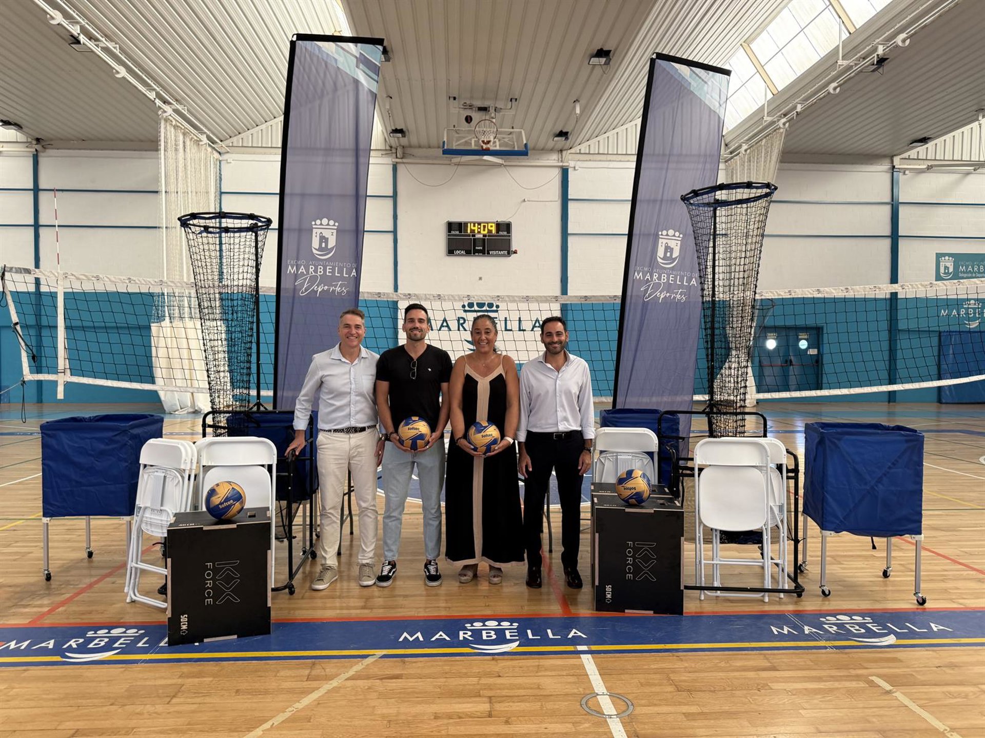 Marbella renueva material deportivo que utilizará el equipo de Superliga 2 del Costa del Voley