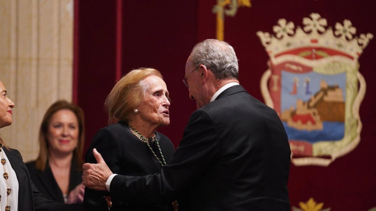 Moreno felicita a Atencia por "merecido" Premio Nacional de las Letras: "Talento andaluz vuelve a brillar"