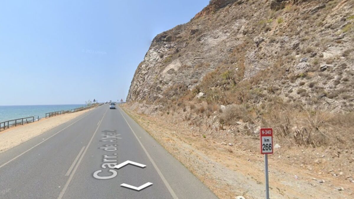 Muere un ciclista de 35 años tras ser atropellado en la N-340 a su paso por la costa de Vélez-Málaga