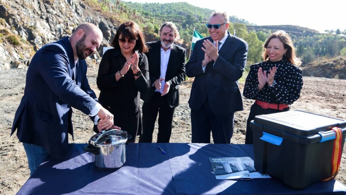 Ponen primera piedra de Evolution Park, proyecto de turismo de naturaleza en Carratraca