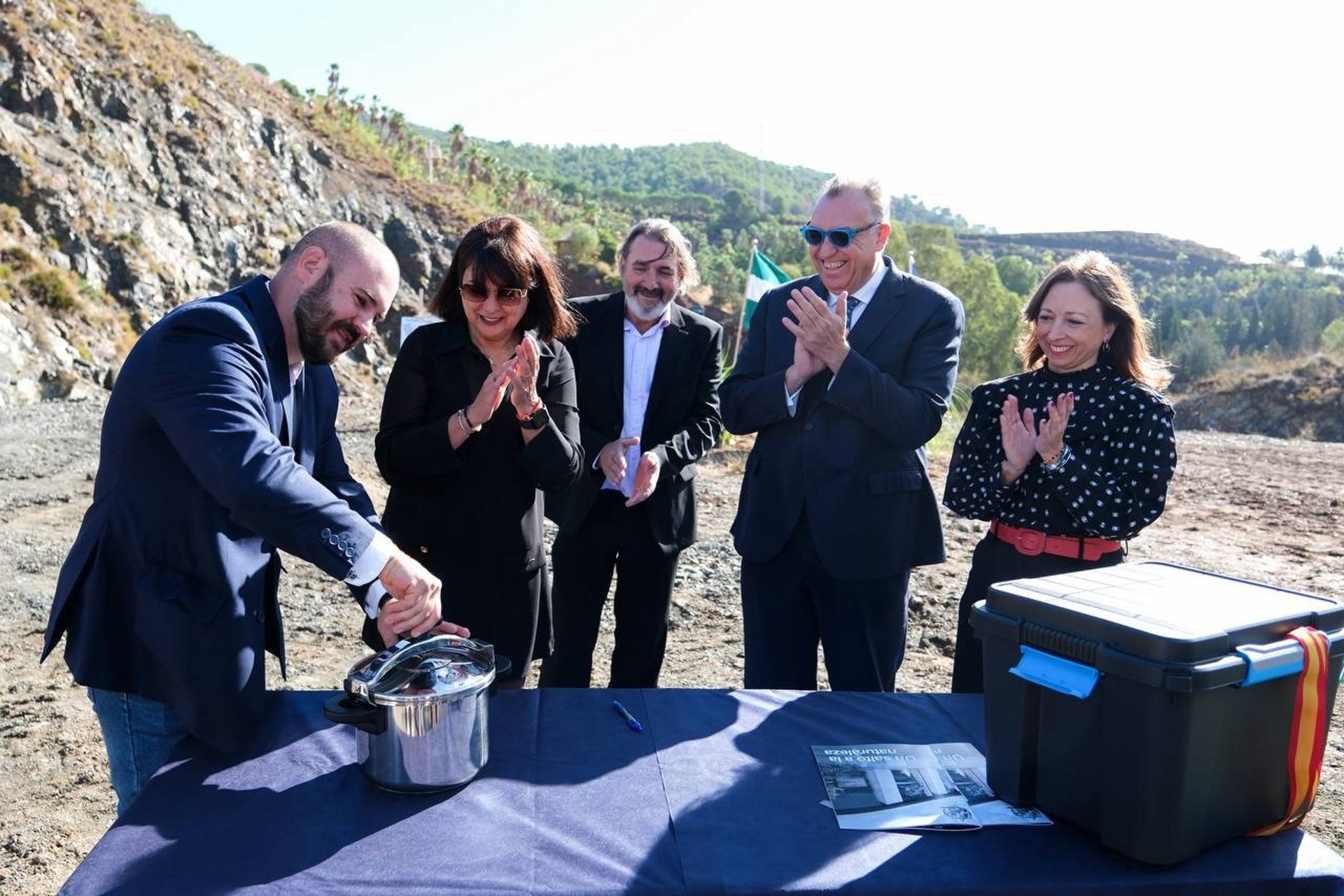 Ponen primera piedra de Evolution Park, proyecto de turismo de naturaleza en Carratraca
