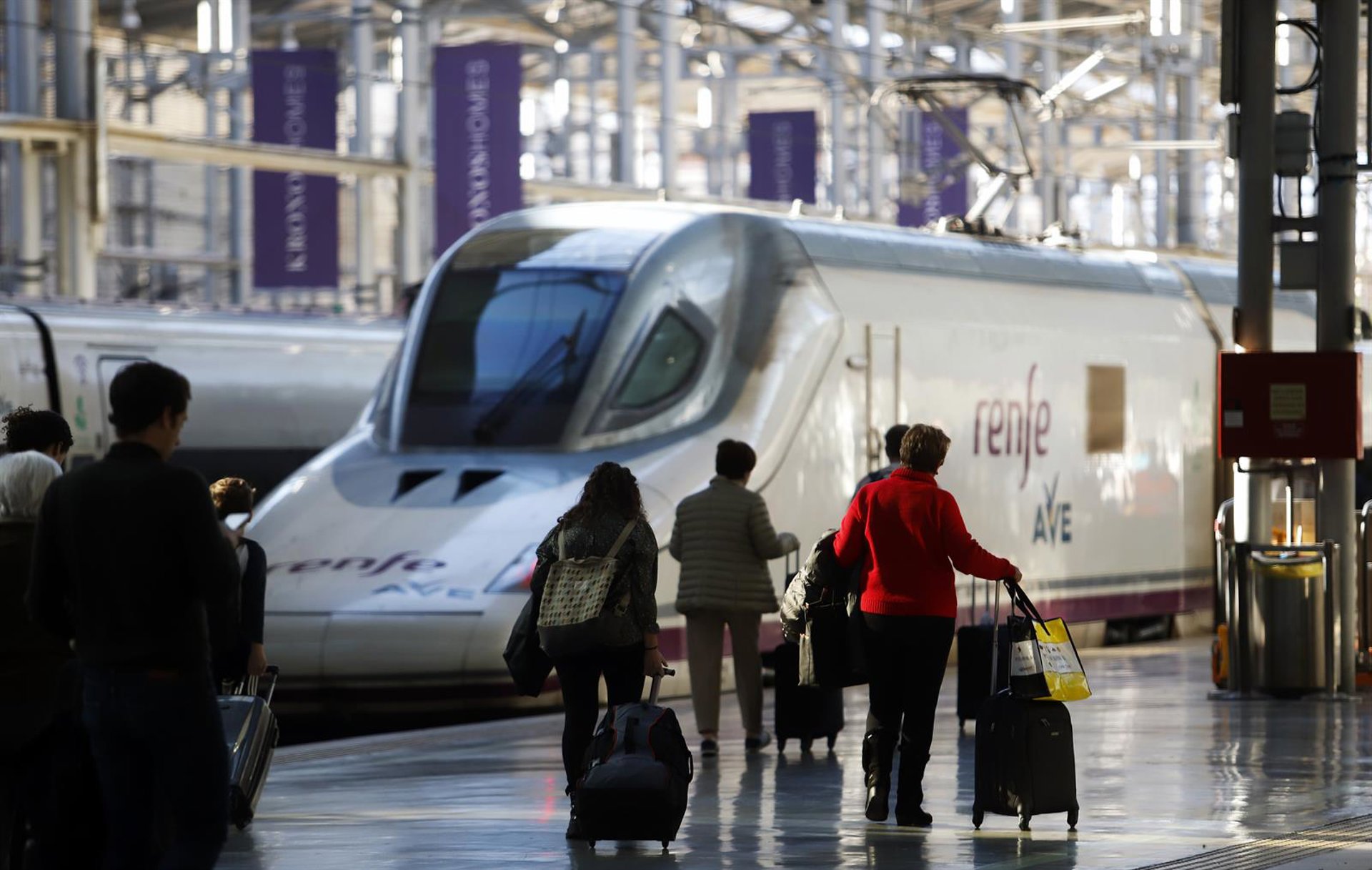 Renfe ofrece casi 11.000 plazas en trenes AVE para viajar entre Málaga y Zaragoza durante las Fiestas del Pilar