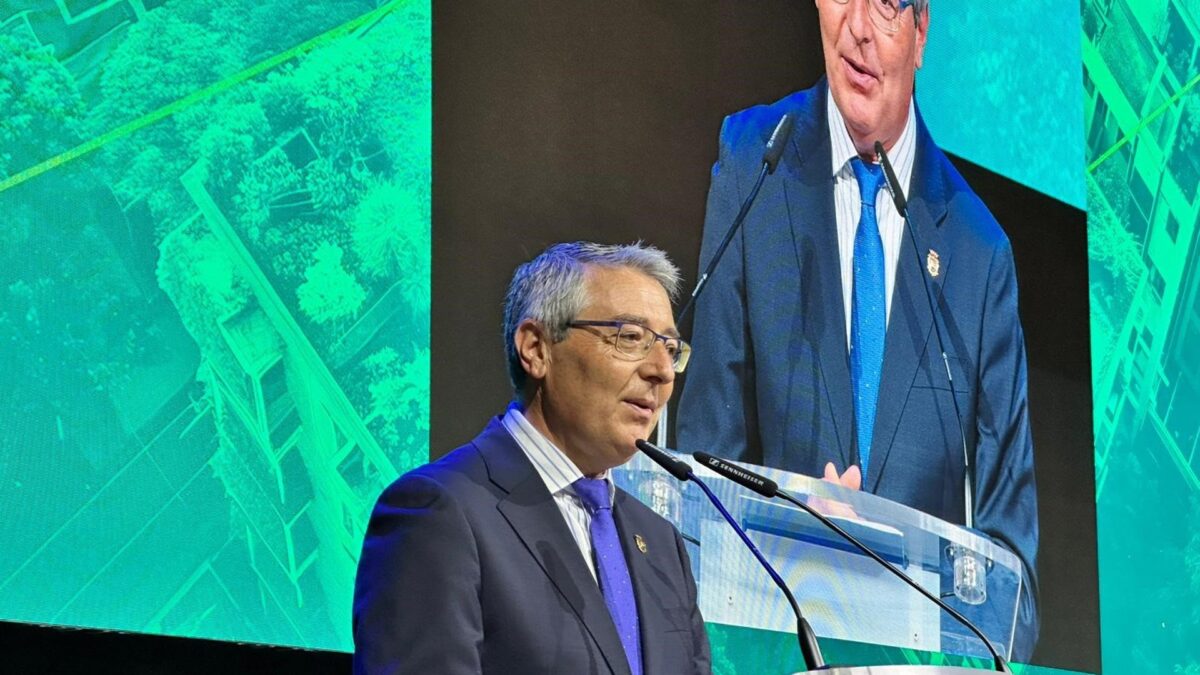 Salado expone la apuesta por la biomasa, el centro contra el cambio climático y la mejora de gestión de residuos
