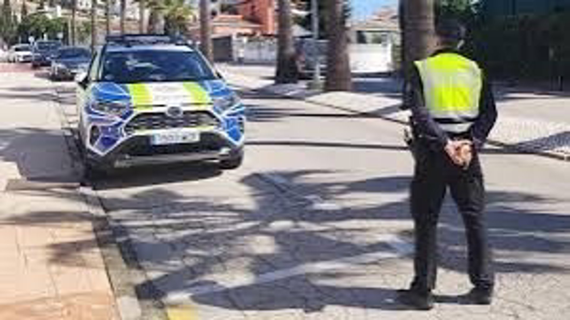Un detenido en Mijas por desobedecer y agredir a agentes de la Policía Local