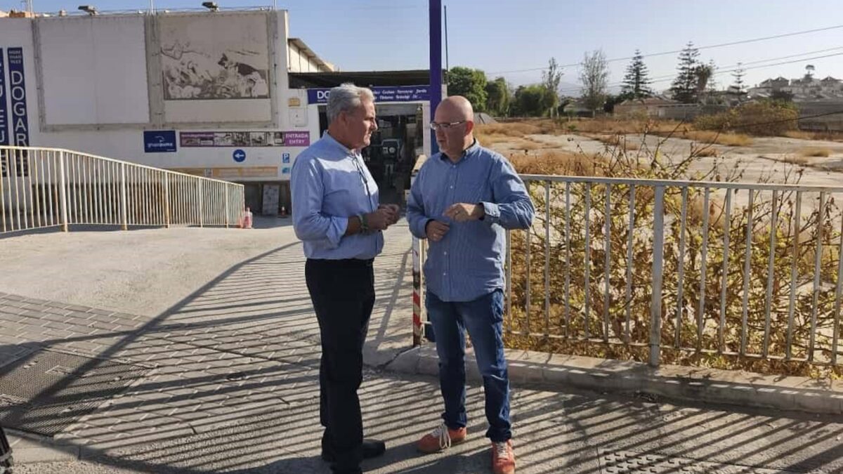 Urbanismo de Vélez-Málaga abrirá un nuevo vial en una zona que albergará un espacio comercial en Torre del Mar