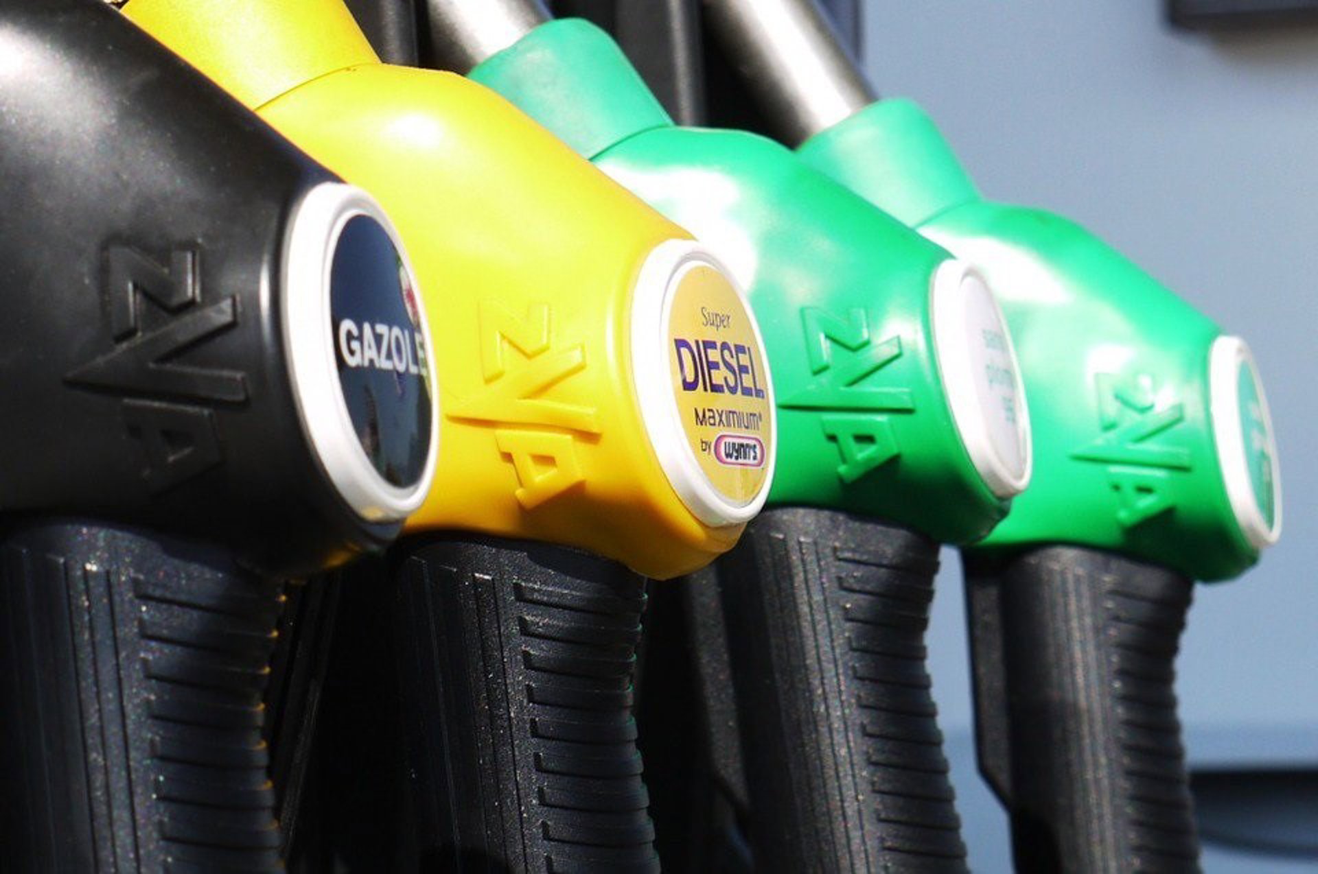 El Ayuntamiento ordena el cese de actividad de una gasolinera en Churriana por carecer de calificación ambiental
